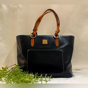 •Dooney & Bourke Wexford Leather Tammy Tote•